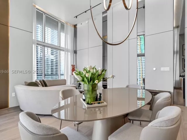 2-bedroom condo for sale in Miami - 475 Brickell Ave 2215 - MondialRealty