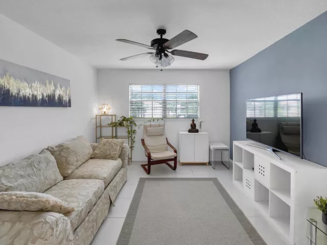 3-bedroom home for sale in Boca Raton - 22791 Trelawny Terrace D - MondialRealty