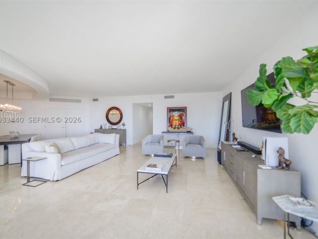 3-bedroom condo for rent in Aventura - 21050 Point Pl 702 - MondialRealty