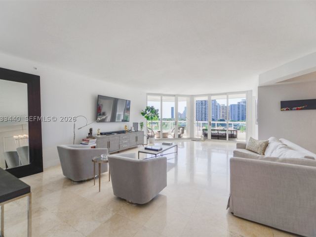 3-bedroom condo for rent in Aventura - 21050 Point Pl 702 - MondialRealty