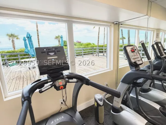 2-bedroom condo for rent in Miami Beach - 5005 Collins Ave 616 - MondialRealty