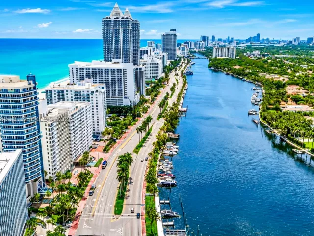 2-bedroom condo for rent in Miami Beach - 5005 Collins Ave 616 - MondialRealty