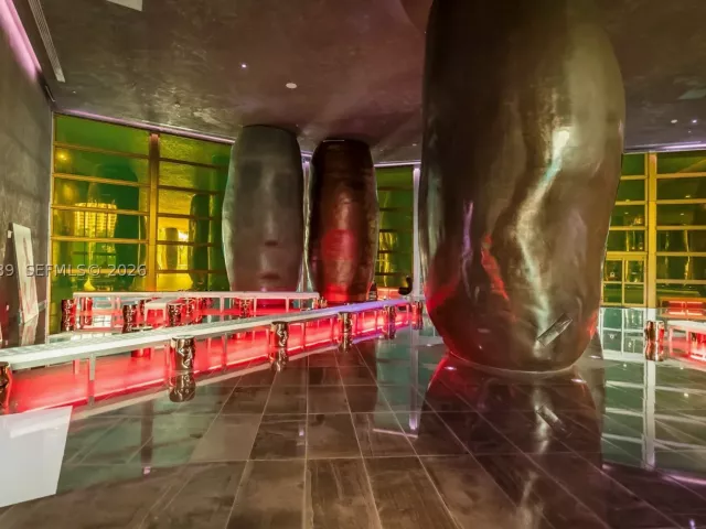 2-bedroom condo for sale in Miami - 475 Brickell Ave 4115 - MondialRealty
