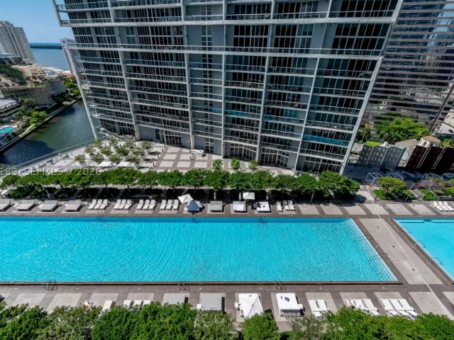 2-bedroom condo for sale in Miami - 475 Brickell Ave 4115 - MondialRealty