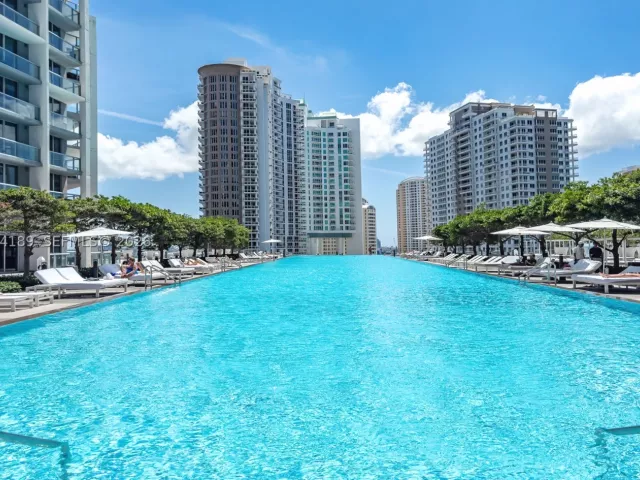 2-bedroom condo for sale in Miami - 475 Brickell Ave 4115 - MondialRealty
