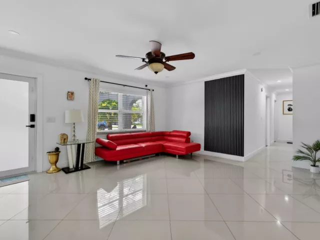 5-bedroom home for sale in Boca Raton - 10941 Granite Street - MondialRealty