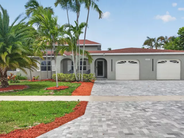 5-bedroom home for sale in Boca Raton - 10941 Granite Street - MondialRealty