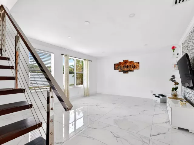 5-bedroom home for sale in Boca Raton - 10941 Granite Street - MondialRealty