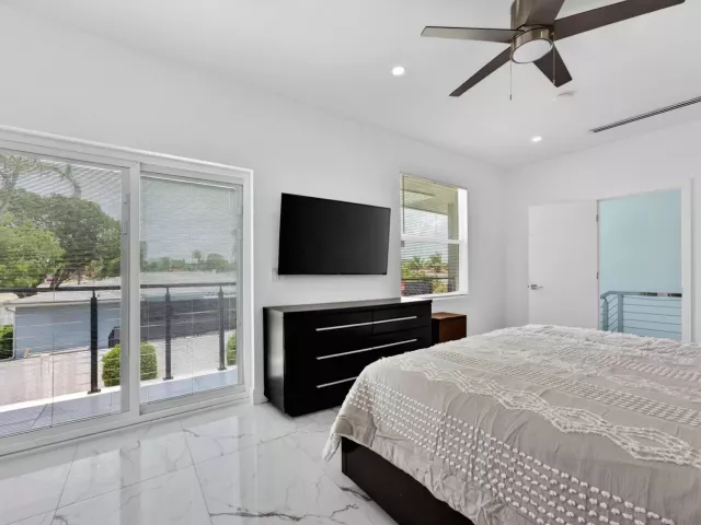 5-bedroom home for sale in Boca Raton - 10941 Granite Street - MondialRealty