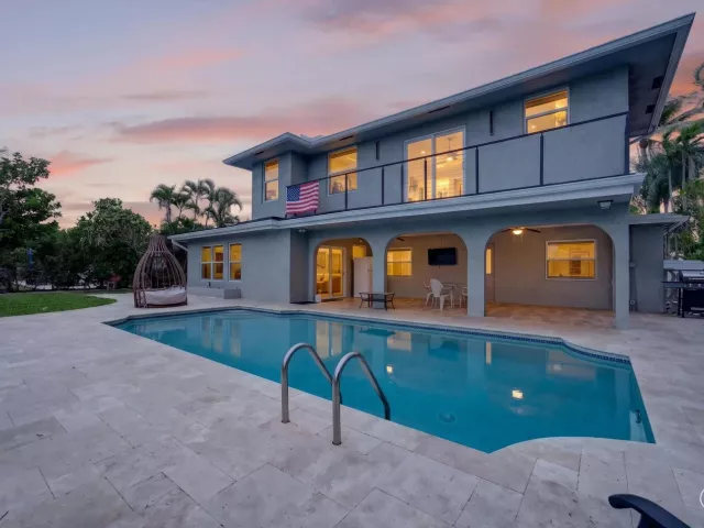 5-bedroom home for sale in Boca Raton - 10941 Granite Street - MondialRealty