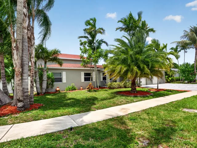 5-bedroom home for sale in Boca Raton - 10941 Granite Street - MondialRealty