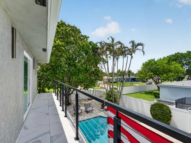 5-bedroom home for sale in Boca Raton - 10941 Granite Street - MondialRealty