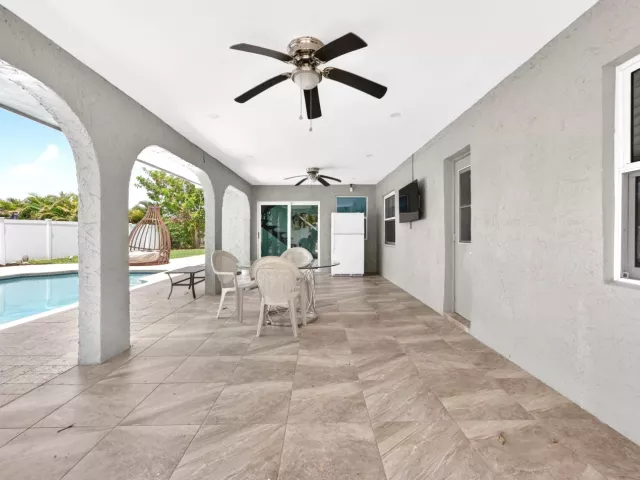 5-bedroom home for sale in Boca Raton - 10941 Granite Street - MondialRealty