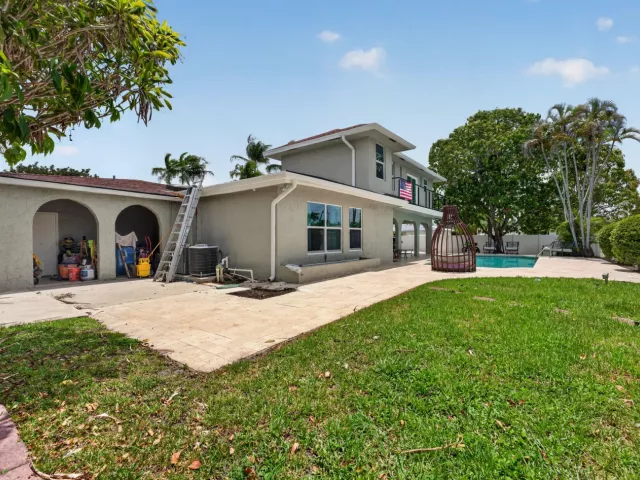 5-bedroom home for sale in Boca Raton - 10941 Granite Street - MondialRealty