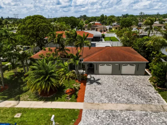 5-bedroom home for sale in Boca Raton - 10941 Granite Street - MondialRealty