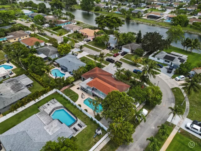 5-bedroom home for sale in Boca Raton - 10941 Granite Street - MondialRealty