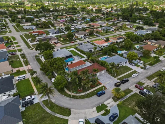 5-bedroom home for sale in Boca Raton - 10941 Granite Street - MondialRealty