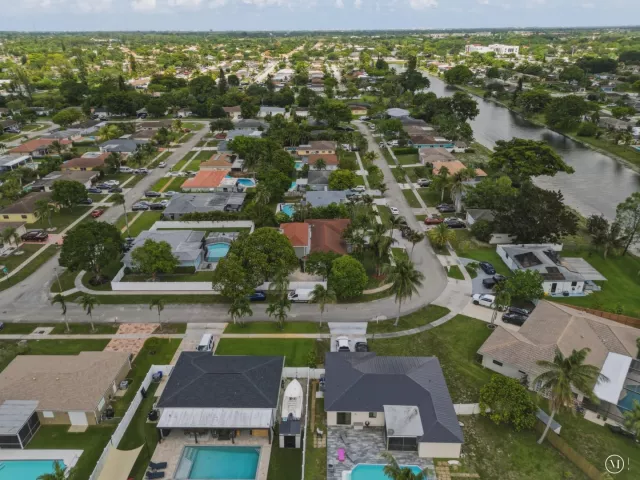 5-bedroom home for sale in Boca Raton - 10941 Granite Street - MondialRealty