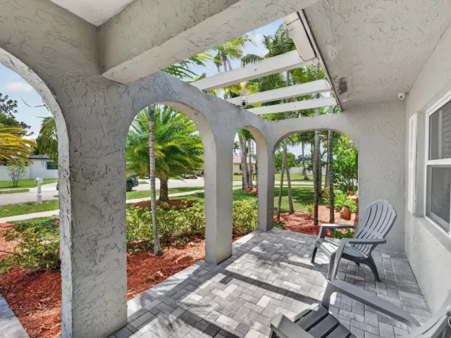 5-bedroom home for sale in Boca Raton - 10941 Granite Street - MondialRealty