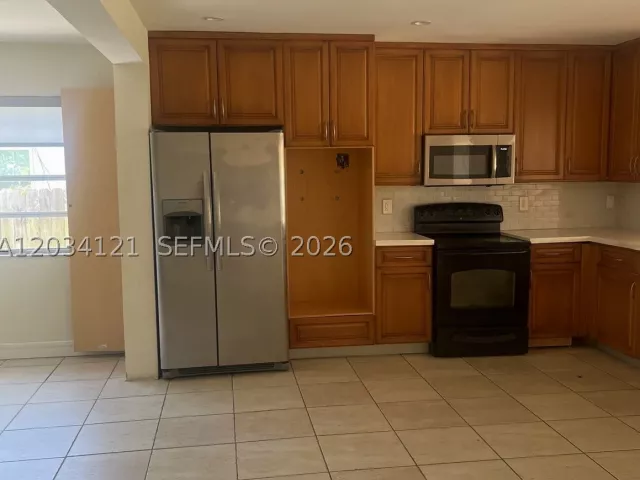 5-bedroom home for sale in Miami - 18715 NE 18th Ave - MondialRealty