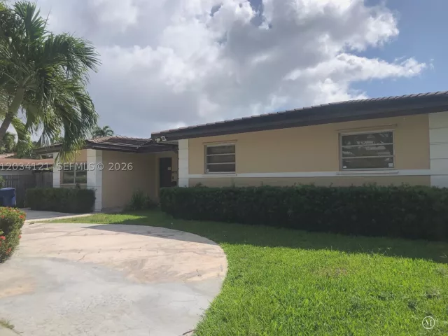 5-bedroom home for sale in Miami - 18715 NE 18th Ave - MondialRealty