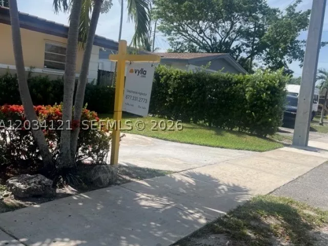 5-bedroom home for sale in Miami - 18715 NE 18th Ave - MondialRealty