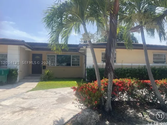 5-bedroom home for sale in Miami - 18715 NE 18th Ave - MondialRealty