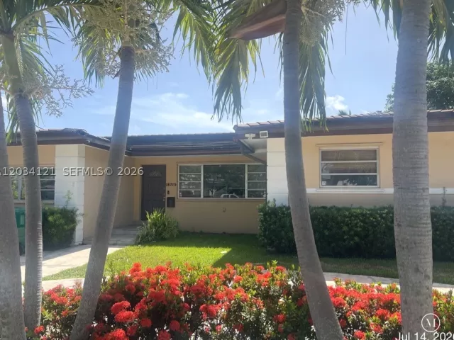 5-bedroom home for sale in Miami - 18715 NE 18th Ave - MondialRealty
