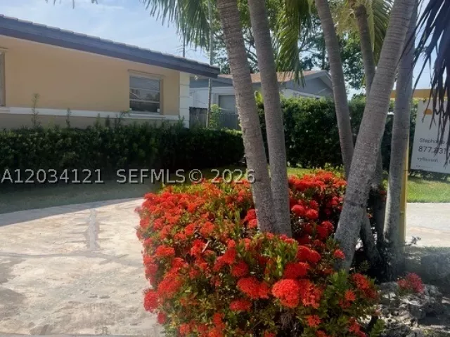 5-bedroom home for sale in Miami - 18715 NE 18th Ave - MondialRealty