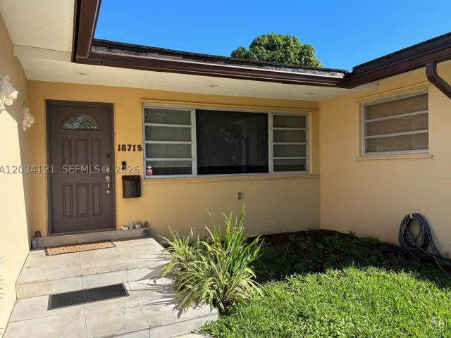 5-bedroom home for sale in Miami - 18715 NE 18th Ave - MondialRealty