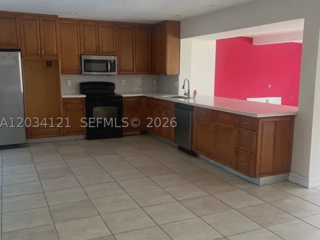 5-bedroom home for sale in Miami - 18715 NE 18th Ave - MondialRealty