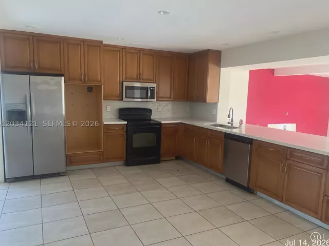 5-bedroom home for sale in Miami - 18715 NE 18th Ave - MondialRealty