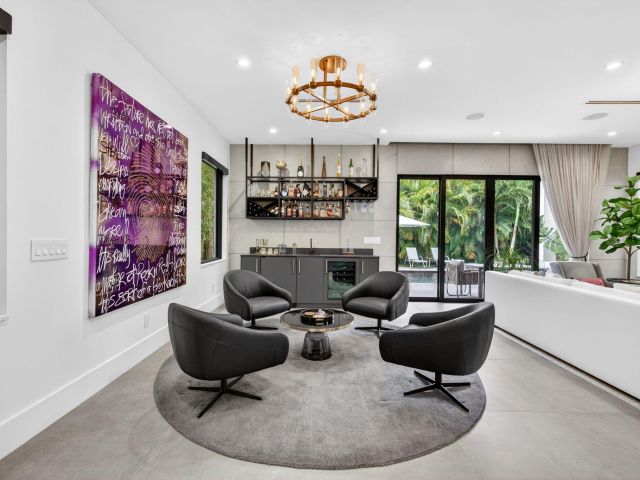 4-bedroom home for sale in Fort Lauderdale - 1644 NE 4th Court - MondialRealty
