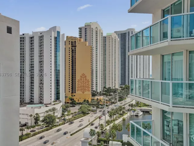 3-bedroom condo for sale in Sunny Isles Beach - 150 Sunny Isles Blvd 1-1601 - MondialRealty
