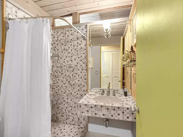 2-bedroom home for rent in Lauderdale By The Sea - 234 Pine Avenue - MondialRealty