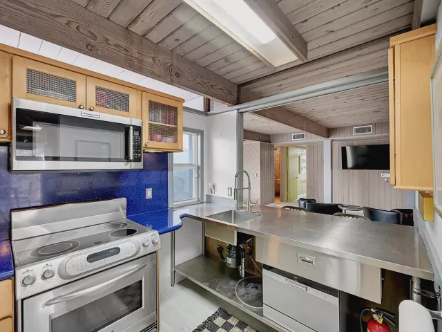 2-bedroom home for rent in Lauderdale By The Sea - 234 Pine Avenue - MondialRealty