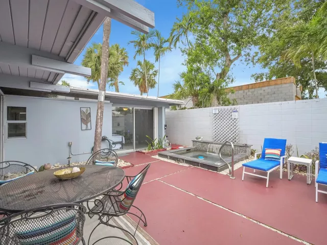 2-bedroom home for rent in Lauderdale By The Sea - 234 Pine Avenue - MondialRealty