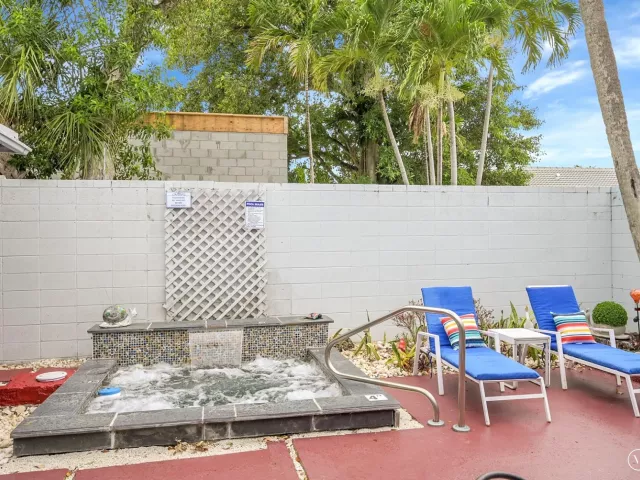 2-bedroom home for rent in Lauderdale By The Sea - 234 Pine Avenue - MondialRealty