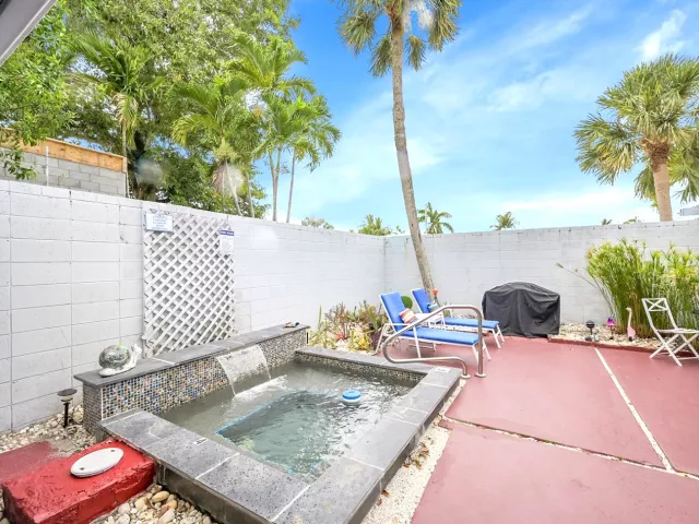 2-bedroom home for rent in Lauderdale By The Sea - 234 Pine Avenue - MondialRealty