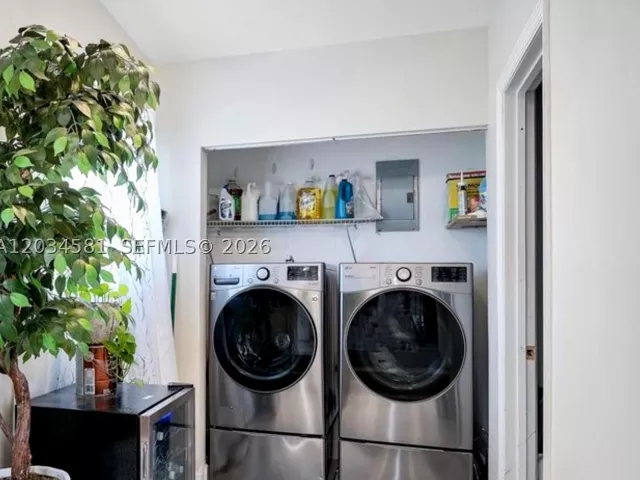 3-bedroom home for sale in Hollywood - 2735 Dewey St - MondialRealty
