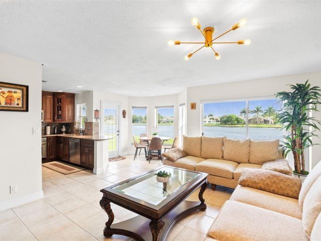 4-bedroom home for rent in Boca Raton - 9505 Aegean Drive - MondialRealty