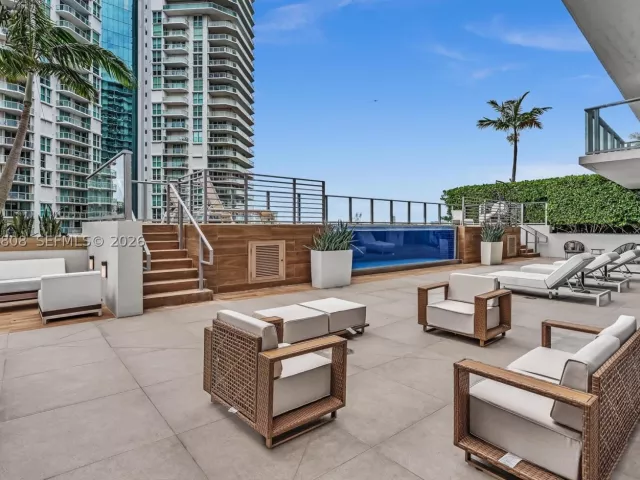 6-bedroom condo for sale in Sunny Isles Beach - 300 Sunny Isles Blvd 4-502 - MondialRealty