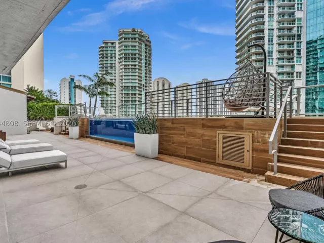 6-bedroom condo for sale in Sunny Isles Beach - 300 Sunny Isles Blvd 4-502 - MondialRealty