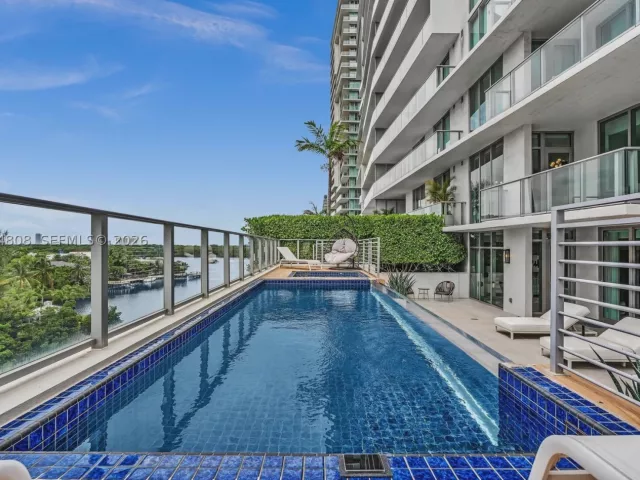 6-bedroom condo for sale in Sunny Isles Beach - 300 Sunny Isles Blvd 4-502 - MondialRealty