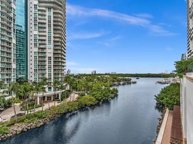 6-bedroom condo for sale in Sunny Isles Beach - 300 Sunny Isles Blvd 4-502 - MondialRealty