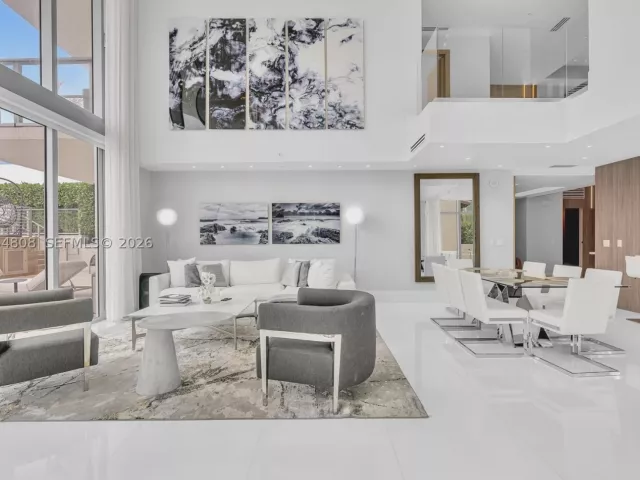 6-bedroom condo for sale in Sunny Isles Beach - 300 Sunny Isles Blvd 4-502 - MondialRealty