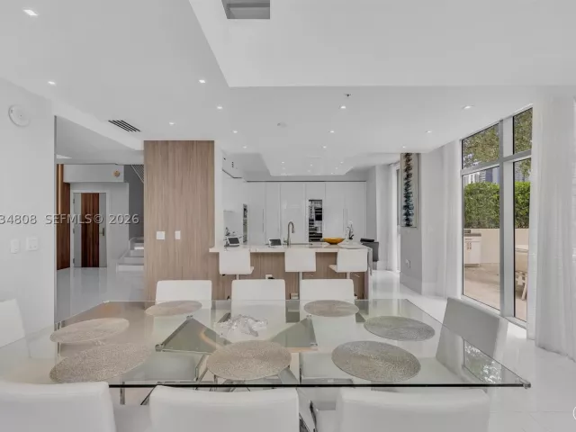 6-bedroom condo for sale in Sunny Isles Beach - 300 Sunny Isles Blvd 4-502 - MondialRealty