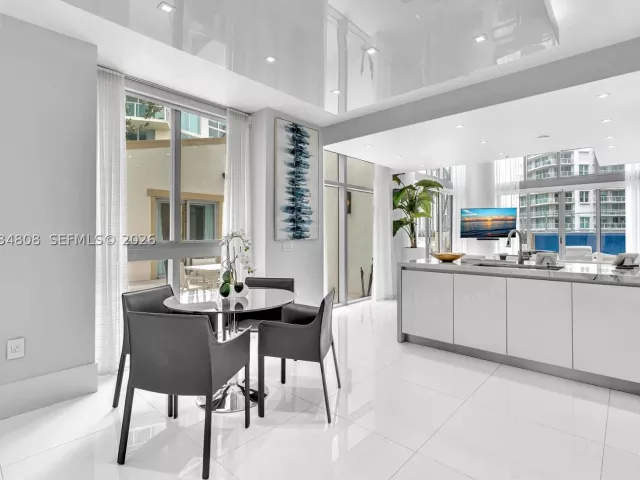 6-bedroom condo for sale in Sunny Isles Beach - 300 Sunny Isles Blvd 4-502 - MondialRealty