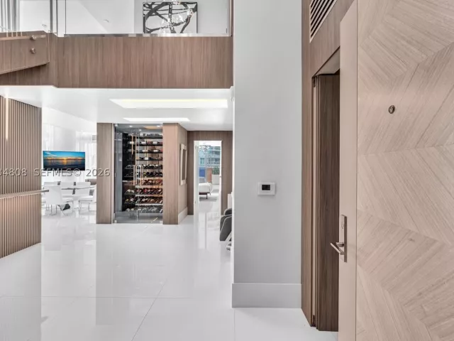 6-bedroom condo for sale in Sunny Isles Beach - 300 Sunny Isles Blvd 4-502 - MondialRealty