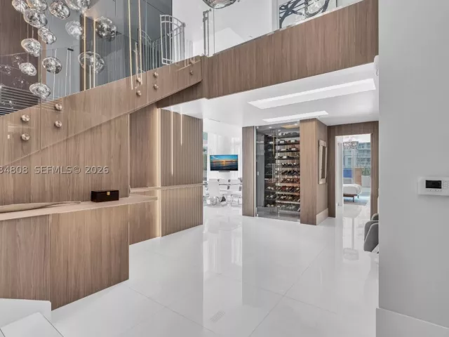 6-bedroom condo for sale in Sunny Isles Beach - 300 Sunny Isles Blvd 4-502 - MondialRealty